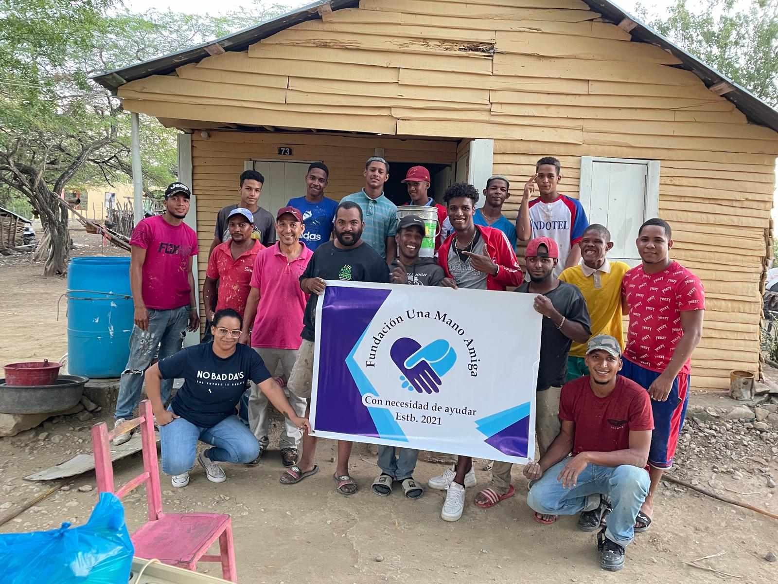 Equipo de la fundación en la comunidad